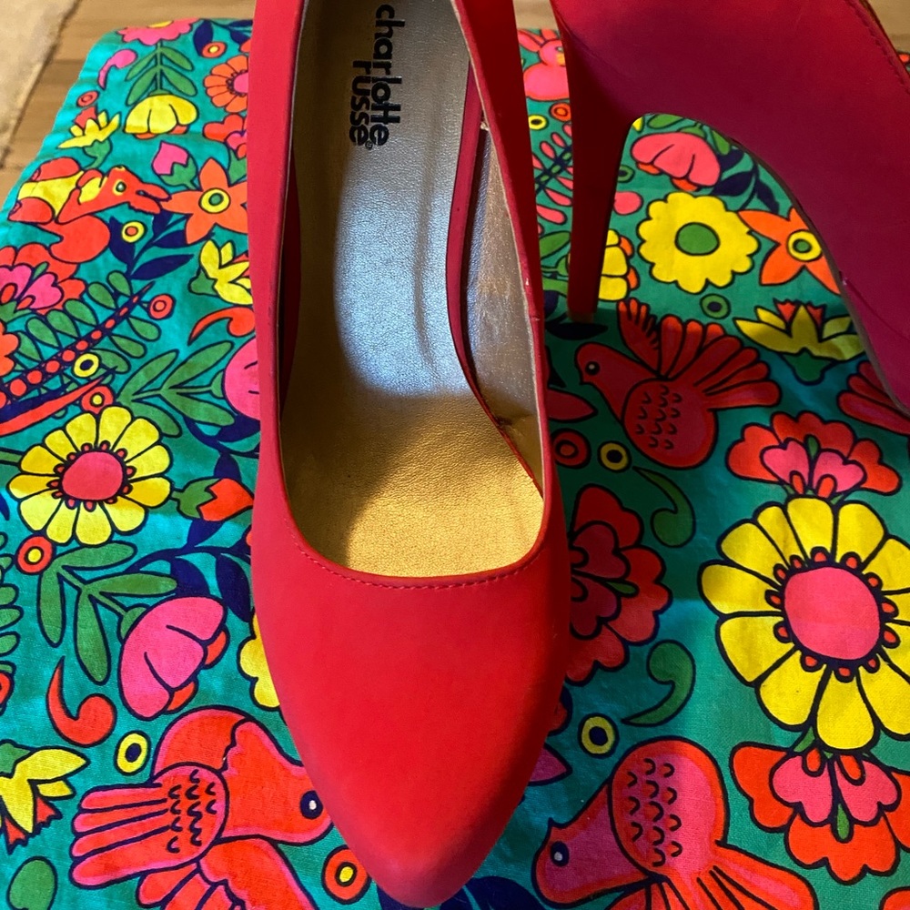 ⭐️2/$10 Bright red platform pumps sz 8